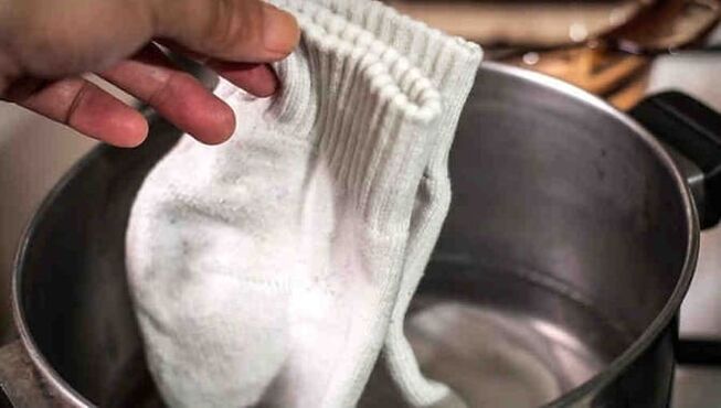 Vařící ponožky na plísně na nohou